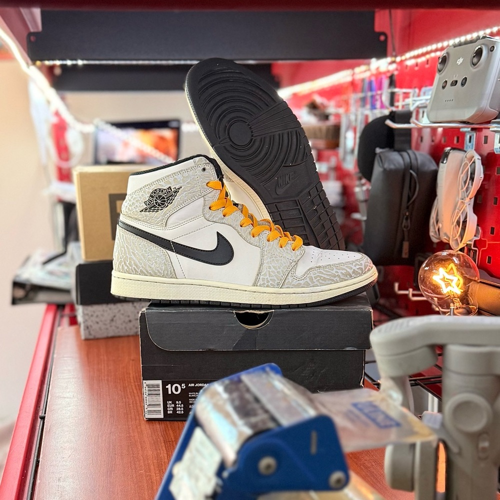 Air Jordan 1 High White Elephant size 10.5